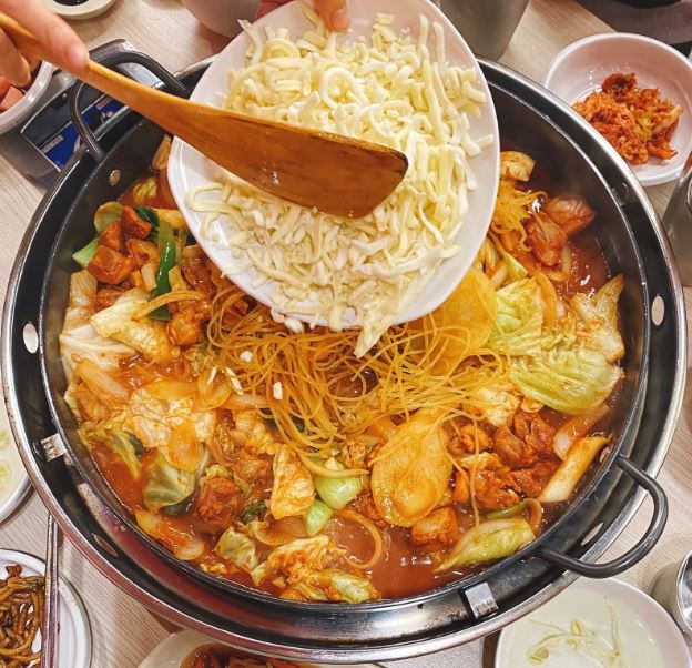 Thưởng thức món ăn ngon tại nhà hàng Hàn Quốc Paik’s Pan - Vincom Trần Duy Hưng