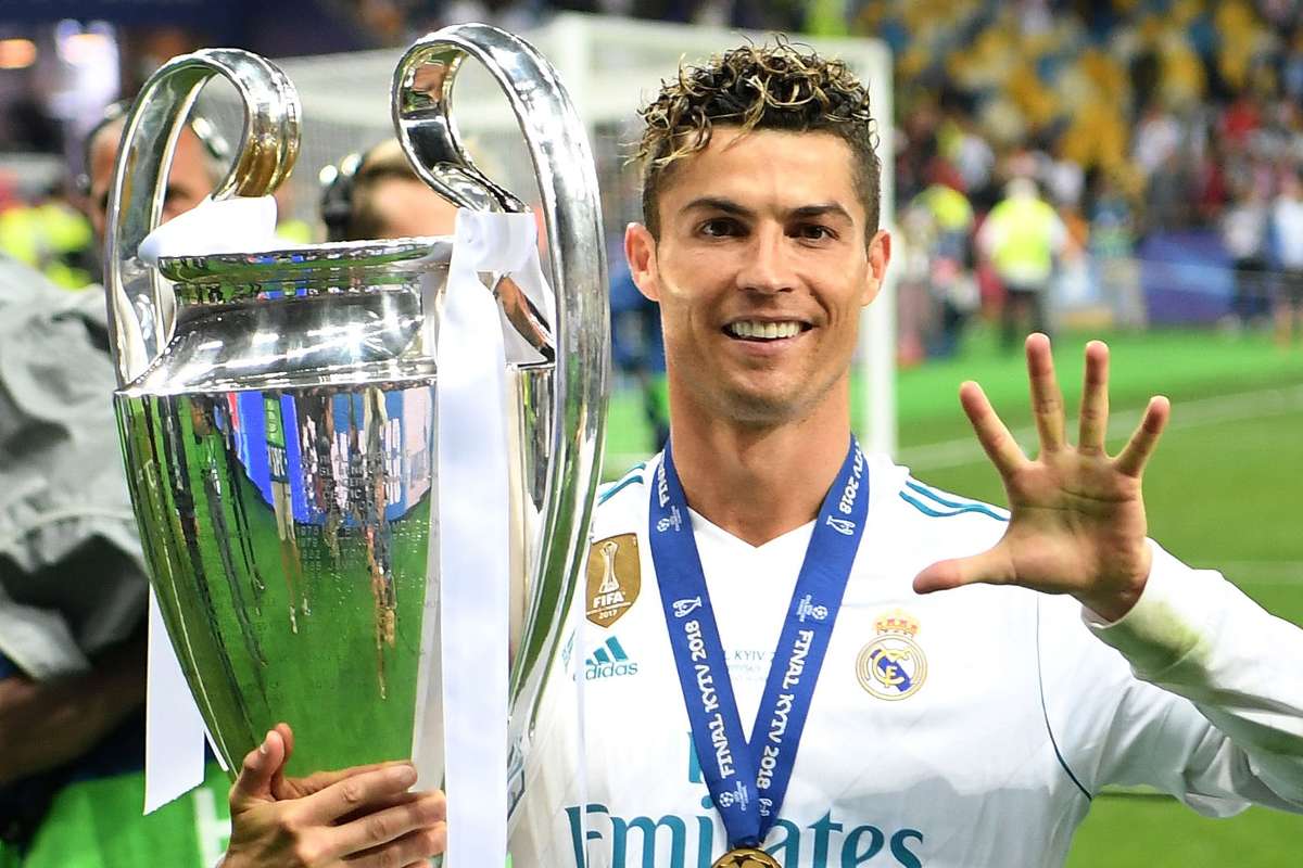 Top 10 tay săn bàn mọi thời đại: Khoảng cách giữa Ronaldo và Messi ngày càng được thu hẹp