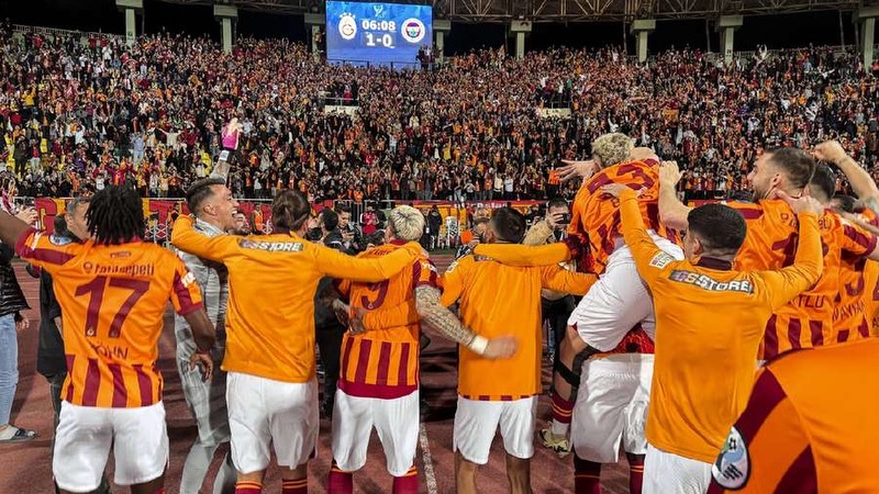 Những tiền đạo Galatasaray nổi tiếng: Voi rừng và mãnh hổ