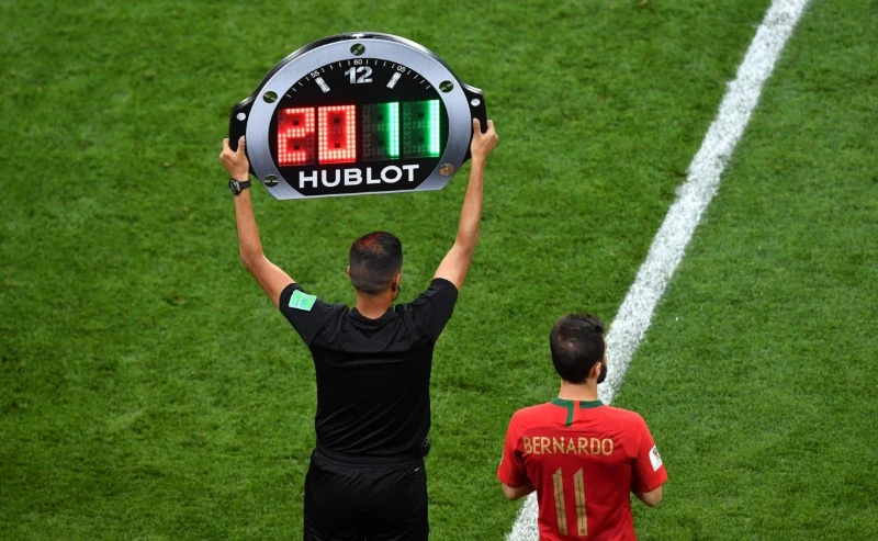 Hublot Trong Bóng Đá Là Gì? Biểu Tượng Thời Gian Trên Sân Cỏ
